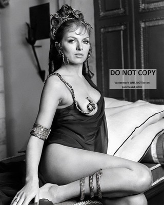 JULIE EGE NORWEGIAN ACTRESS AND MODEL PIN UP - 8X10 PUBLICITY PHOTO (SP-494)