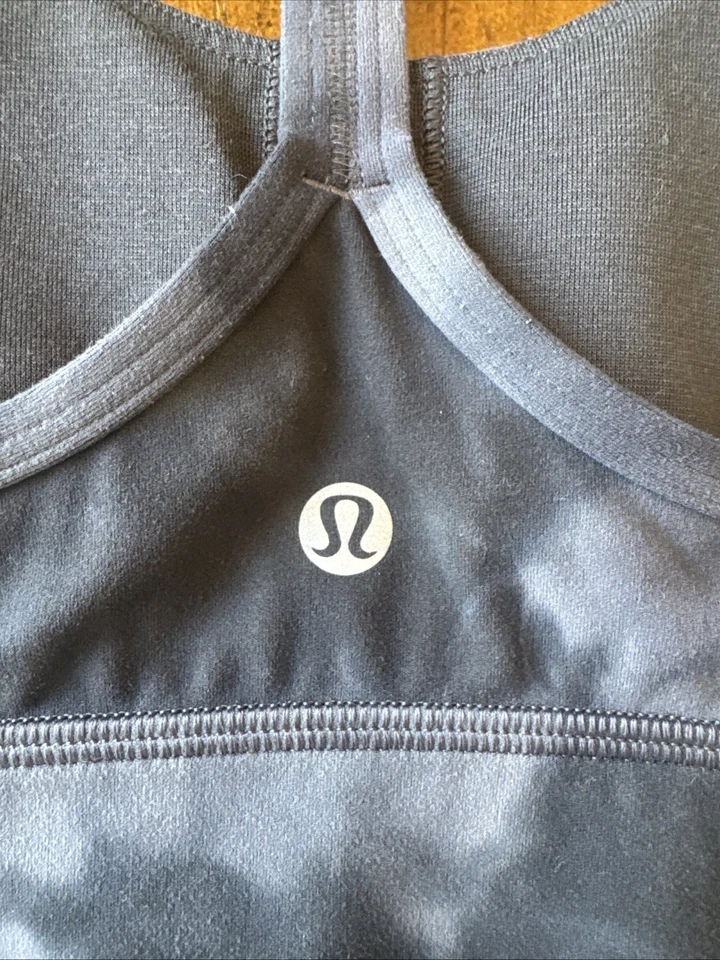 Lululemon Women’s Sports Bra Camo Size 4 - Image 4 of 4