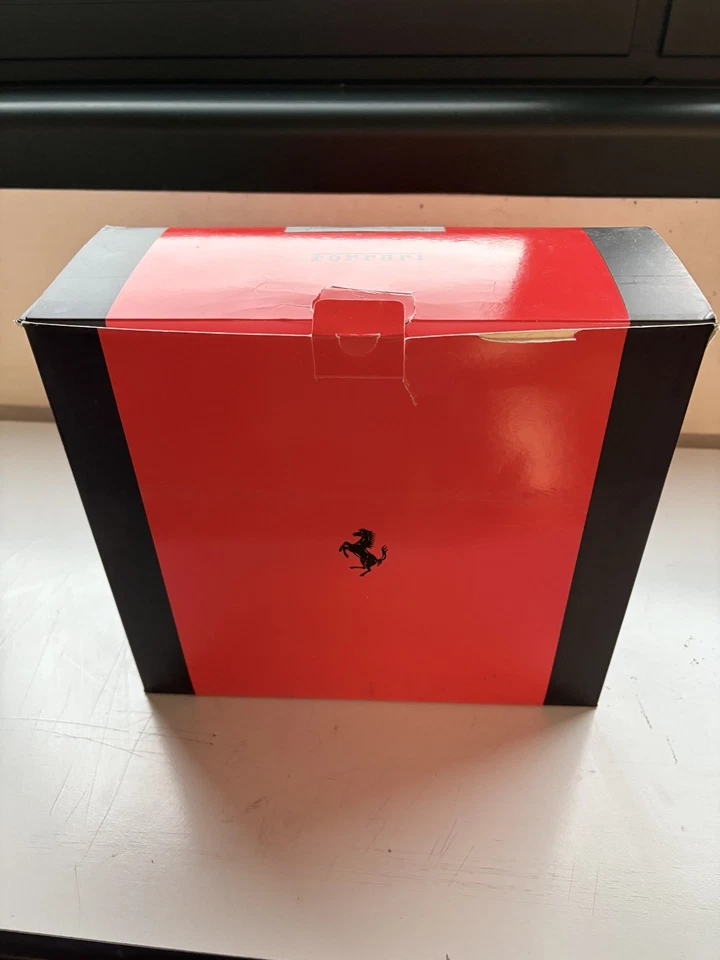 Vertu Ascent Ferrari 1947 Edición Limitada N° 1571/1947 COMPLETO Foto 4 de 4