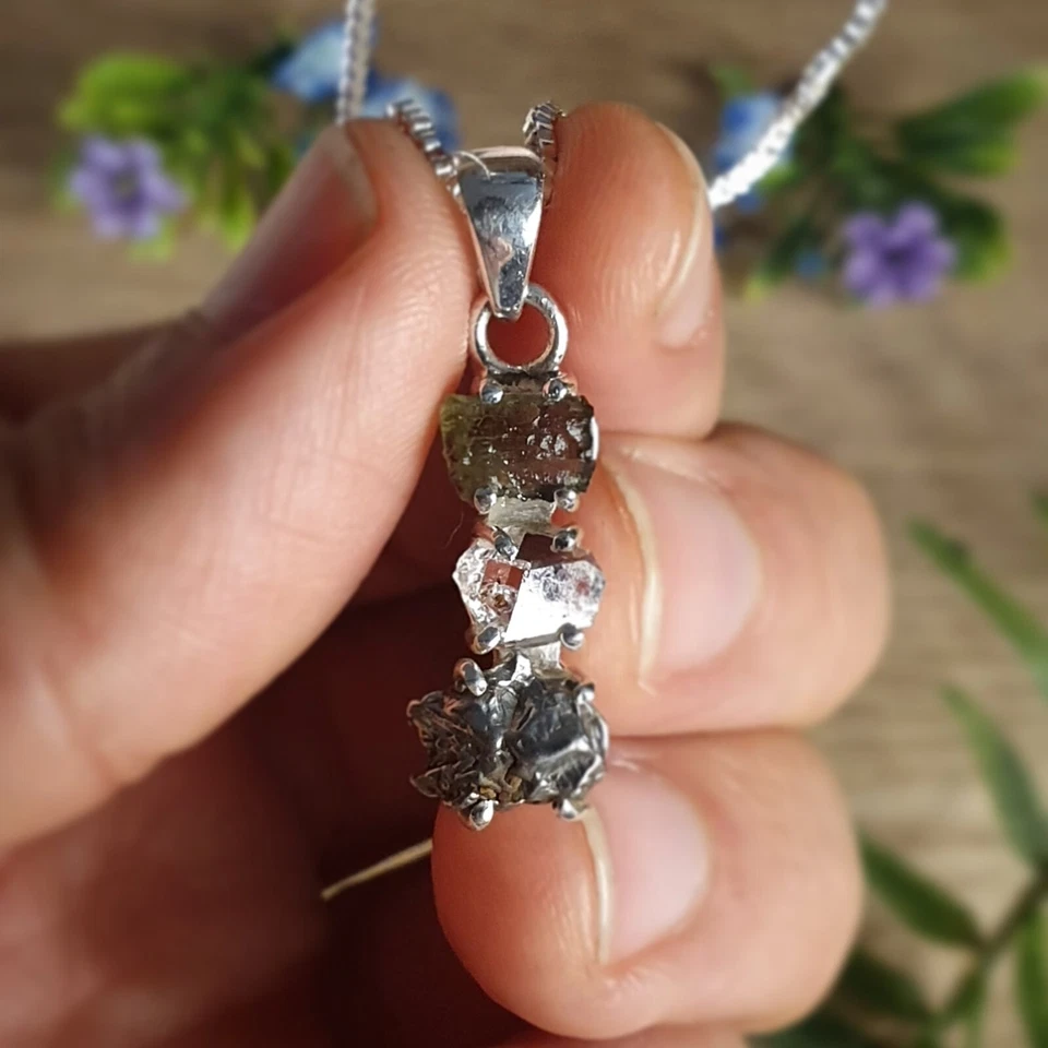 Colgante de piedras preciosas genuinas de moldavita, herquimero y meteorito Campo Del Cielo Foto 2 de 4