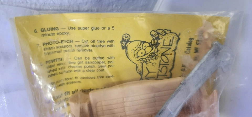 Jimmy Flintstone resin 1/25 sexy Sue the Car Wash girl & 59 Cadillac seat,  rare - Image 2 of 4