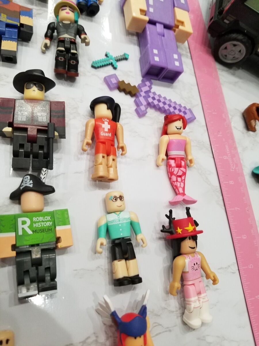 Toy Lot Of Minecraft and Roblox figures