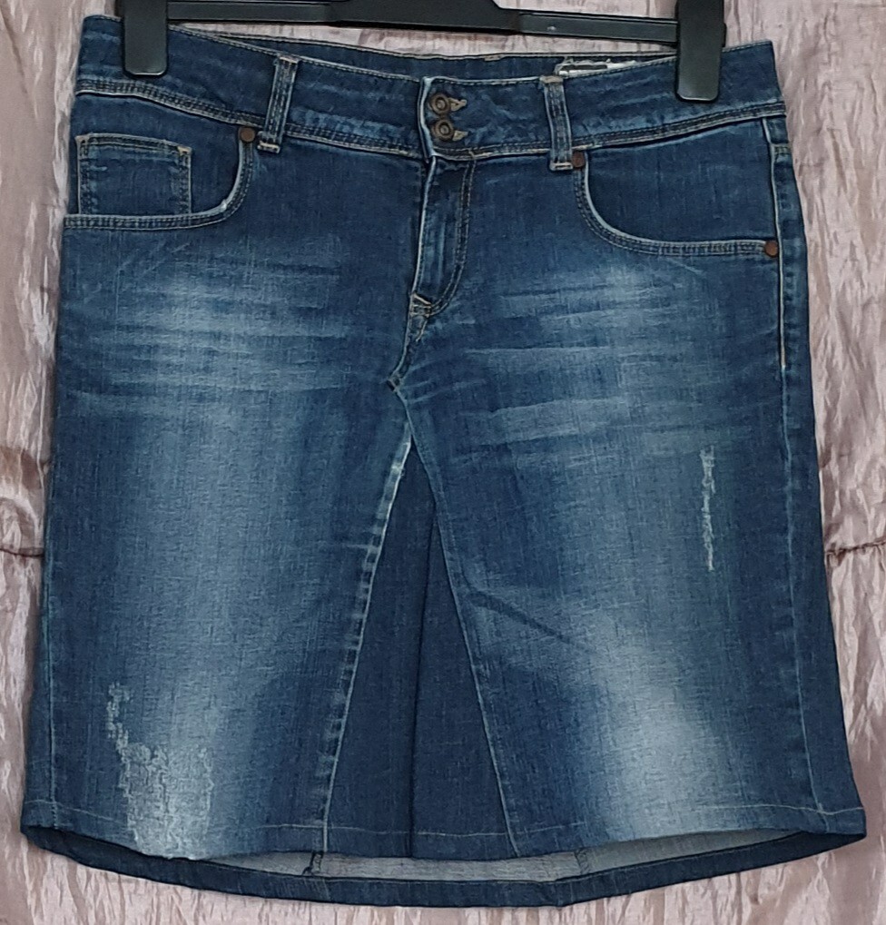 Assortment of Women's Knee Length Skirts UK Size 14 / L price per piece