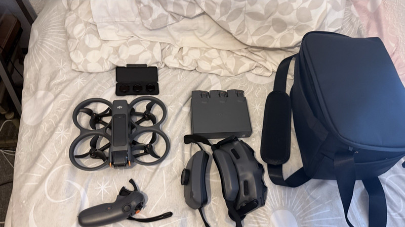 DJI Avata 2 Ready to Fly FPV Drone Kit w/ Goggles, Controller, filter & bag