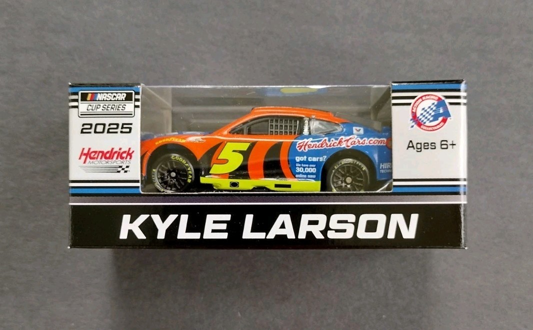 2025 Kyle Larson #5 HendrickCars.com Darlington Throwback 1/64 