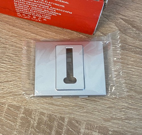87503 LEGRAND SAGANE Alumide (Argent) Doigt ou Manette Porte Etiquette