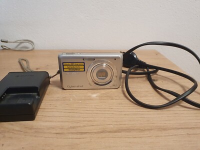 Sony Cybershot DSC-W180 Steady Shot Gebraucht, Silber 10,1 Megap., 3 fach Zoom 
