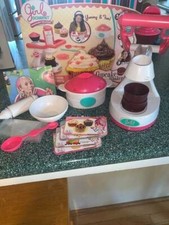 Girl Gourmet Cupcake Maker Gently used Baking Kitchen Toy Jakks Pacific 8  up