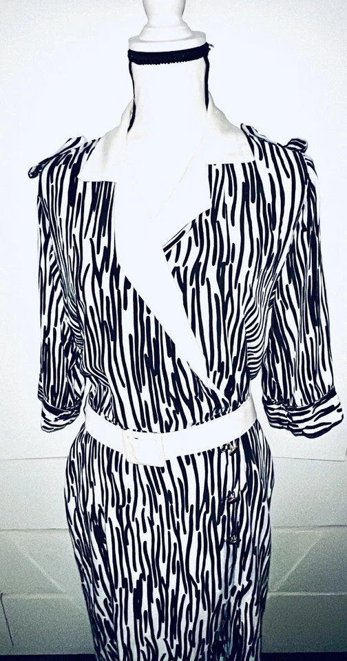 VESTIDO MIDI DAVE & JOHNNY VINTAGE AÑOS 80 HECHO EN EE. UU. PATRÓN CEBRA CORONA BOTÓN RAYÓN Foto 2 de 4