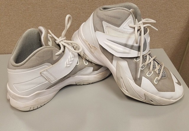 lebron james shoes no laces