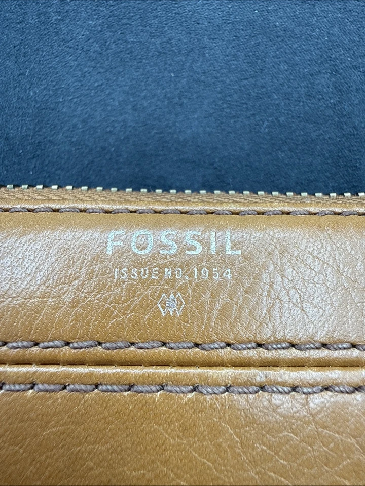 Cartera Fossil Cuero Guijarro Camel Natural, Cierre de Cremallera. Foto 2 de 4