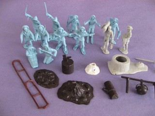 Marx Alaska Playset Figures Miner Carrying Bag Fur Trapper Eskimos