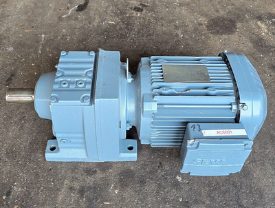 Stirnradgetriebe SEW R47 DRS90L4/TF Stirnradgetriebemotor 2,2kW 180U/min IM M1