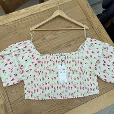 Woman’s Floral Shirred Top Size 20