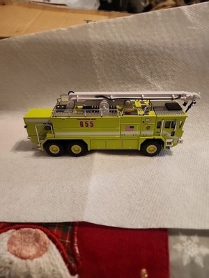 Very Rare Code 3 Chicago FD O'Hare Airport OshkoshStriker Crash Truck ...