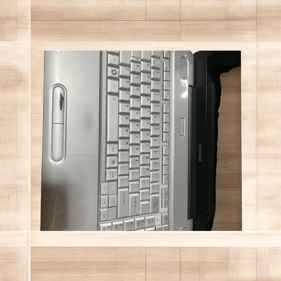 Portátil Toshiba Satellite L505-ES5018.  Sin sistema operativo Foto 2 de 3