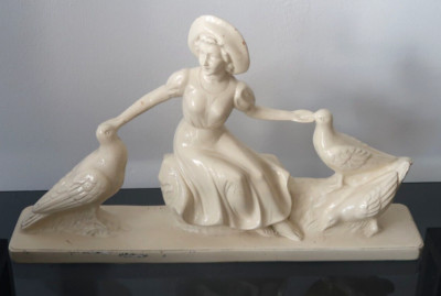 VINTAGE GLASIERTE ART DEKO GIPS FIGUR ARNOVA 434 MÄDCHEN MIT VÖGEL SAMMELOBJEKT