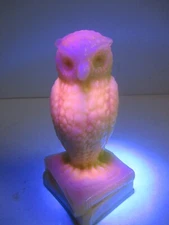 Vtg Degenhart Glass Custard Owl On Books Figurine Paperweight 3.5" Glows Orange