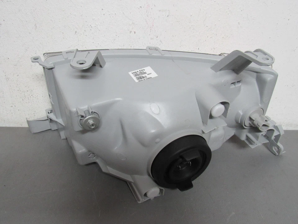 2004 2006 SCION XB RIGHT SIDE HEADLIGHT - Image 4 of 4