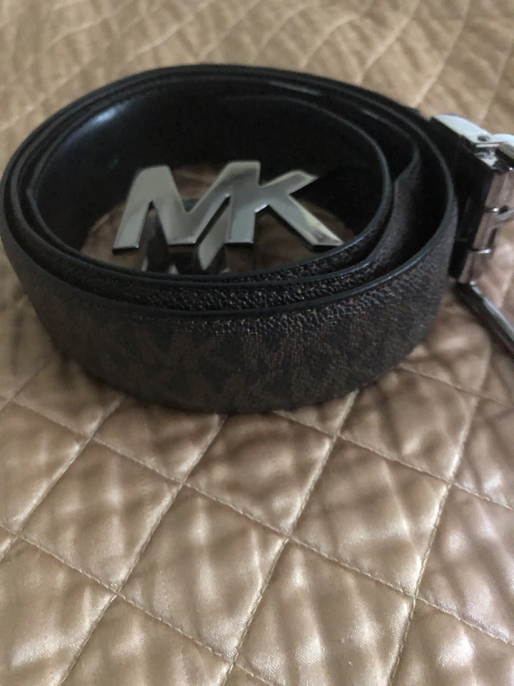 Cinturón Michael Kors Para Hombres Marrón Solo Herrajes con Logo Botón Foto 4 de 4