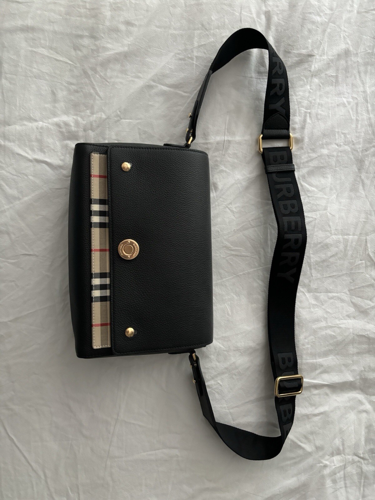 Burberry Women’s Crossbody 8021110 Black LL MD NOTE  Newarticle