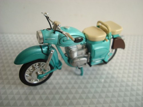 MZ ES 250 DDR ( Eisenschwein ) Topmodel 1:24 Atlas