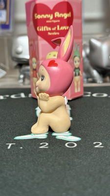 Authentic Sonny Angel Rare: Sitting Pink Rabbit Gifts Of Love