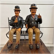 Ensemble poupée grande figurine banc Laurel et Hardy rare art de collection v...