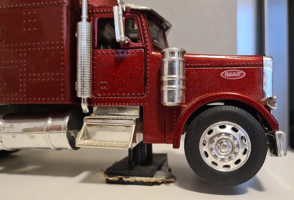 Camion Peterbilt con rimorchio - Immagine 3 di 4