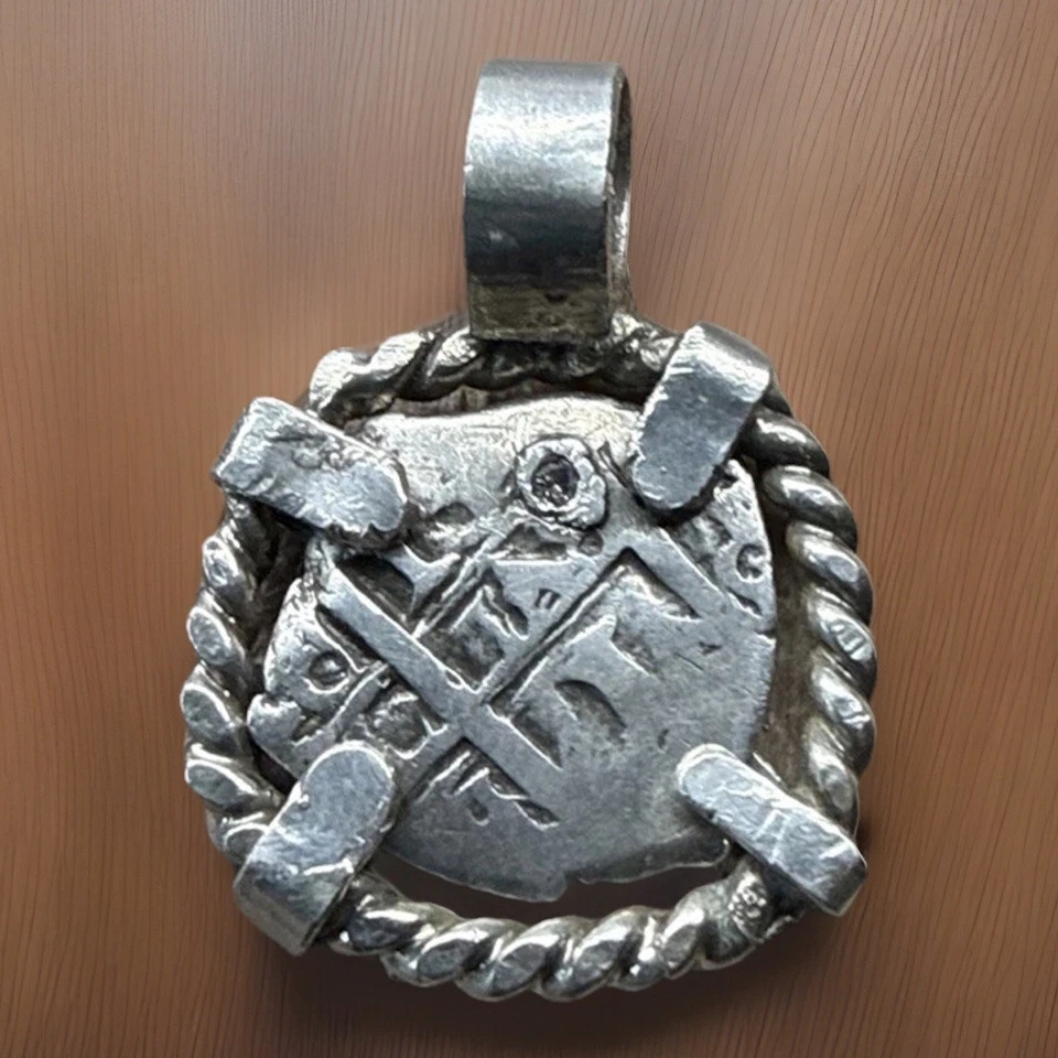 Auténtica Moneda Cob Naufragio Plata 1 Real Era Colonial Española en Bisel Personalizado Foto 4 de 4