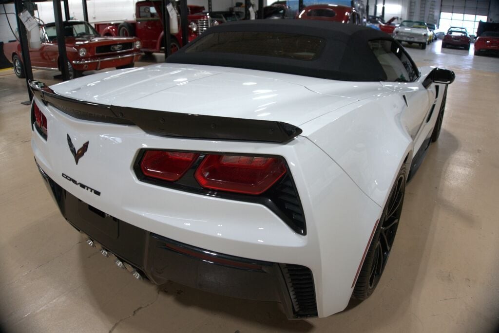 2019 Arctic White Chevrolet Corvette   | C7 Corvette Photo 5