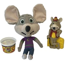 Chuck-E-Cheese Plush Stuffed Animal Lot Bundle Token Cup 2011 Coin Bank Vintage