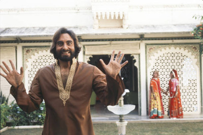 Indian actor Kabir Bedi smiling wearing a typical Indian kurta 1976 Old Photo