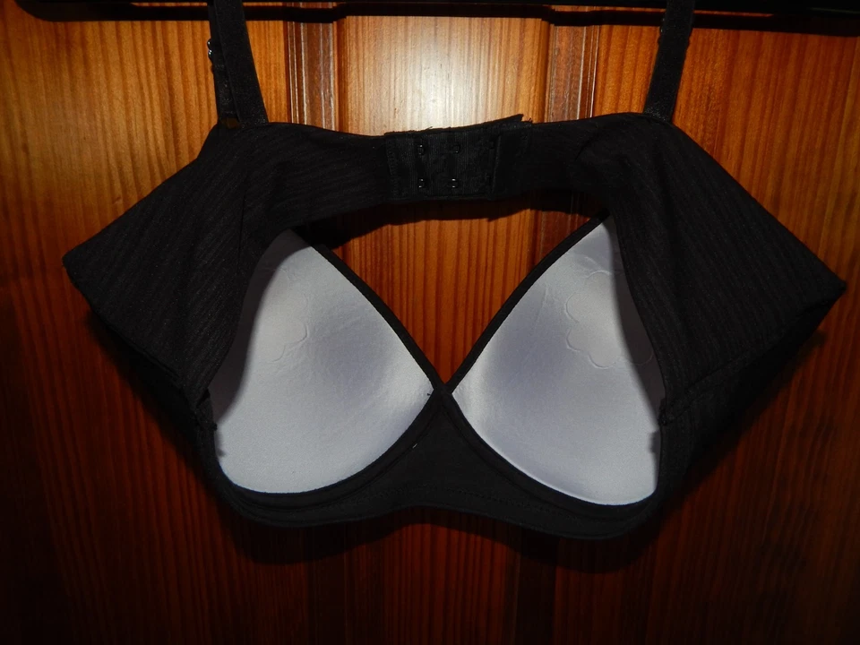 BARELY THERE BLACK BRA, WIRELESS, MEDIUM LINING, SIZE 36 D - Image 3 of 3