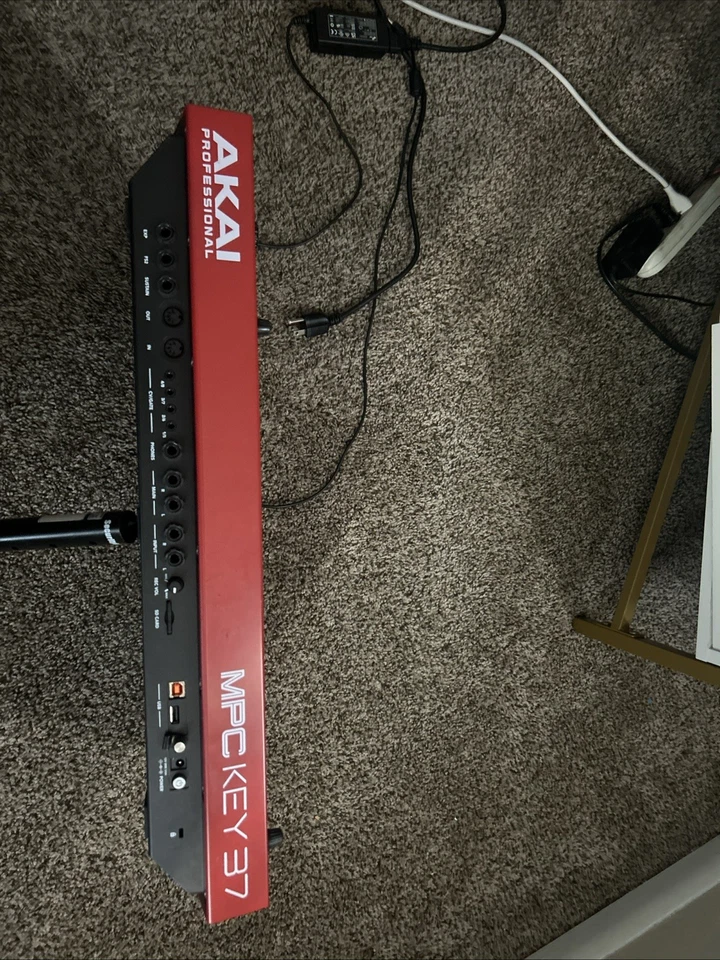 MPC Key 37! keyboard comes with a preloaded drum kit on the included SD card - Image 2 of 4