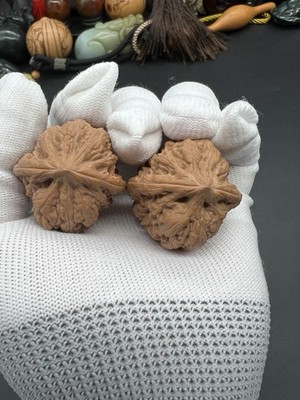 Pair of Match Chinese Health Walnut 精配文玩核桃38×38.5x38mm