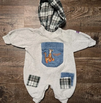 Vtg 90s 9 Mo Winnie Pooh Tigger Hooded Snap Romper Corduroy Pocket Plaid Gray - Photo 1/4