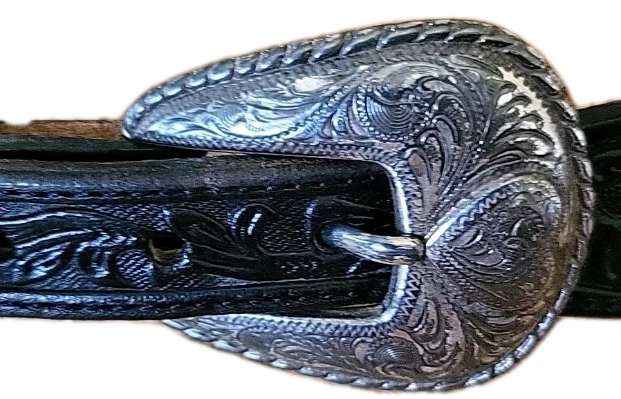 Cinturón Tony Lama Mujer Western Cuero Negro con Eslabones Corazón Plateado Talla 28 Foto 2 de 4