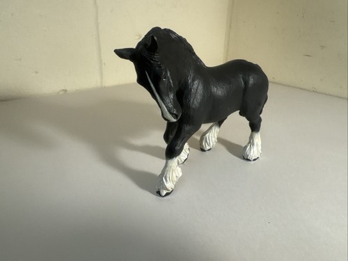 Papo 51517 Auenlandhengst schwarz 16 cm Auenland Pferd Welt Pferdefigur mit Schuhen