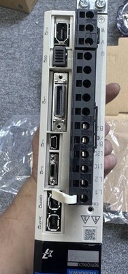 YASKAWA SGD7S-R90F20A Sigma-7 SERVOPACK Servo Drive 100V New In Box Japan