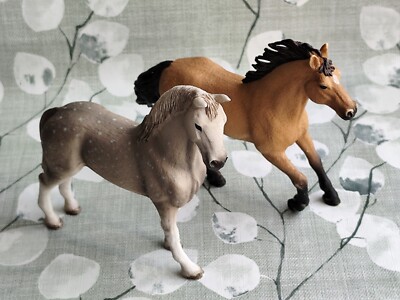 Schleich Farm Life Horses - Quarter Horse Stallion & Holsteiner Gelding Figures 