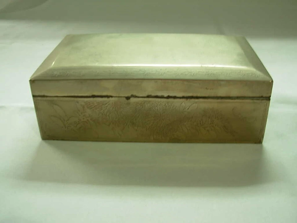 中国出口银雪茄 TOBACCO 盒 ~ 木质衬里雕刻 ~ 古董 — 第 2/4 张图片