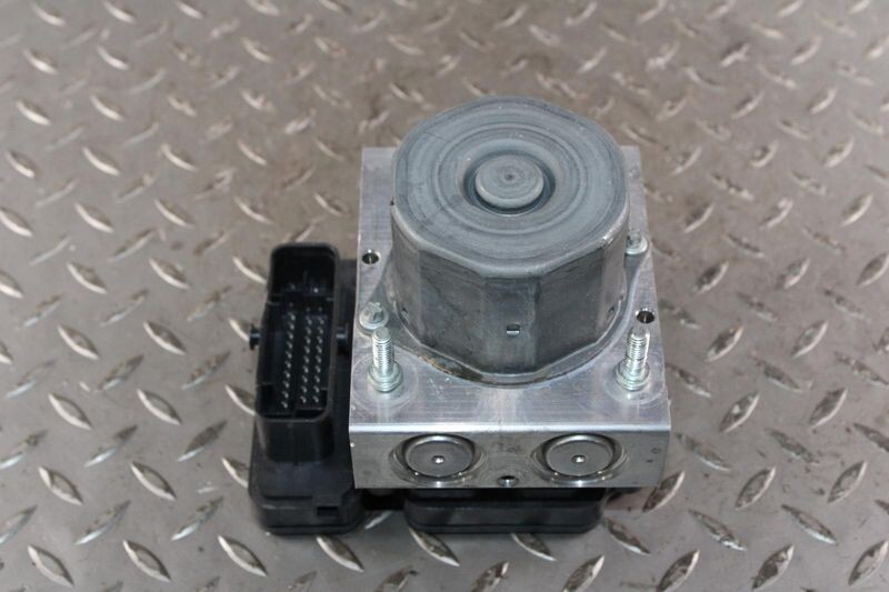 2015 Maserati Ghibli Anti-Lock Brake Pump Assembly with warranty OEM