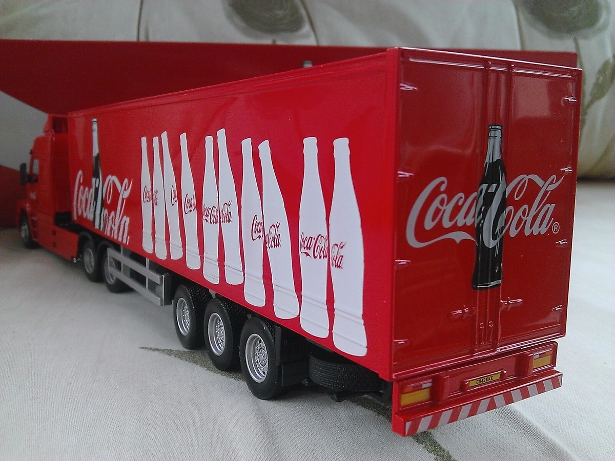 Volvo NH12 Coca-Cola Coke Cab & Trailer 1/50 Cararama Diecast