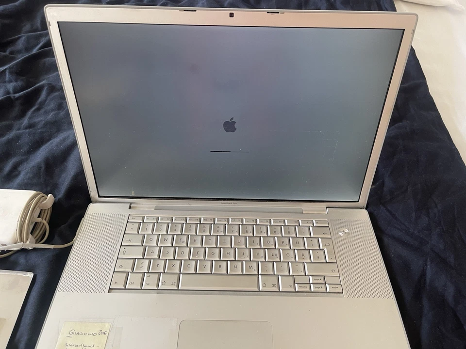 Apple MacBook Pro 17Zoll 2,4 GHz silber für Bastler - Bild 4 von 4