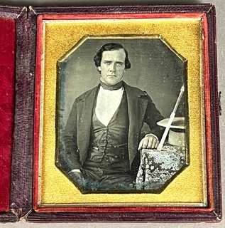 1/6 PLATE DAGUERREOTYPE OCCUPATIONAL COACHMAN WITH WHIP BEAVER HAT NO WIPES