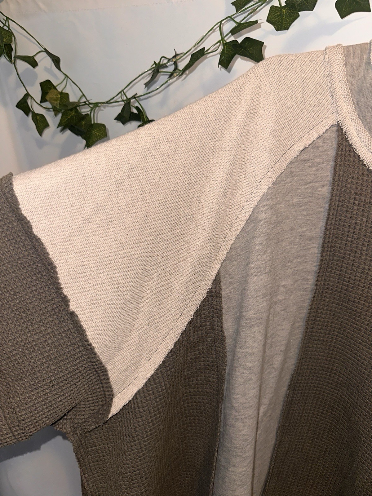 POL Waffle Knit Patchwork Pullover Sweater V-Neck… - image 3