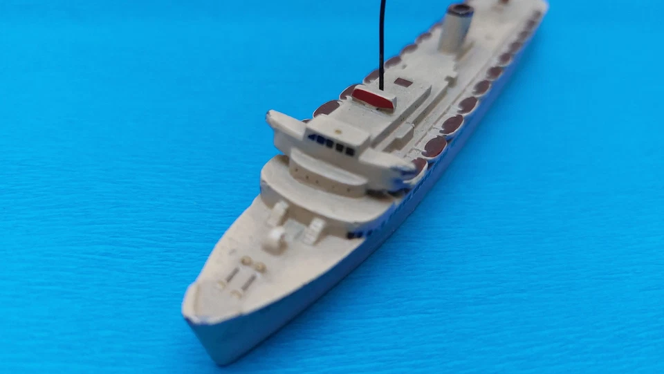 WIKING 1:1250 aus Metall Schiff Schiffsmodell WILHELM GUSTLOFF (KdF) bemahlt - Bild 4 von 4