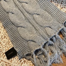 Forever 21 NWT Gray Cable Knit 100 Polyester Scarf 11x70 Inches