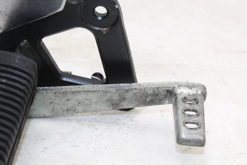 2009 SUZUKI GS500F OEM RIGHT REARSET REAR SET DRIVER FOOT PEG REST STOP - Imagem 2 de 4